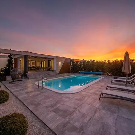 Villa Royal Three Nin