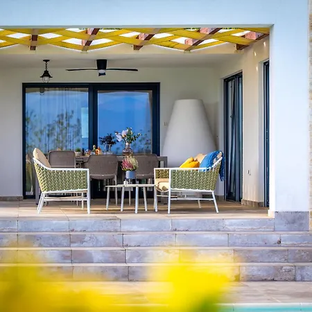 Royal Three Villa Nin