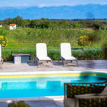 Royal Three Villa Nin