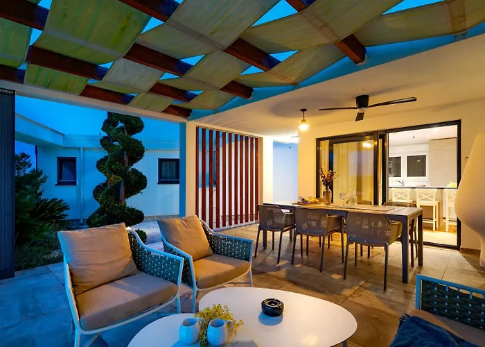 Royal Three * Нин