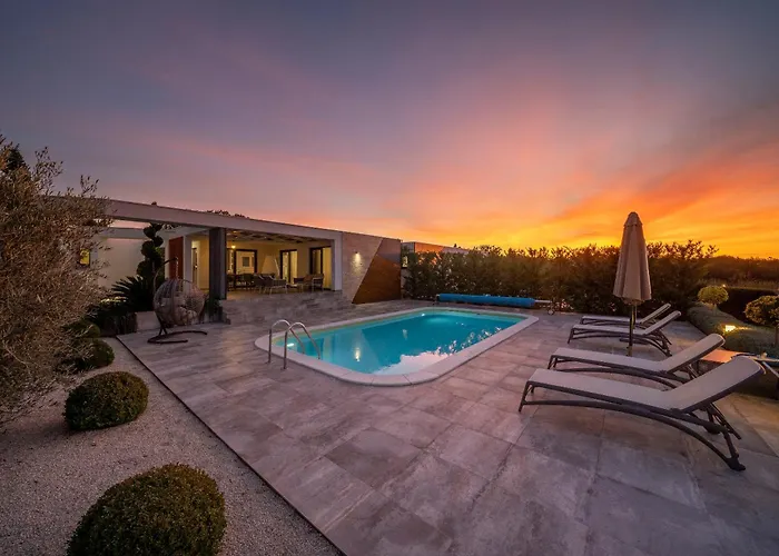 Villa Royal Three Nin