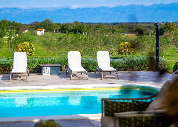 Royal Three Vila Nin